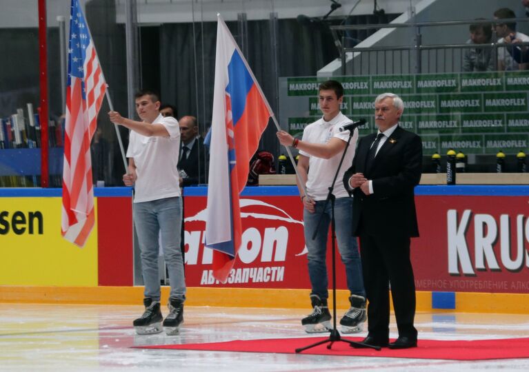 Губернатор Санкт-Петербурга Георгий Полтавченко (справа)