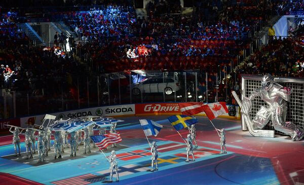 Представление команд во время торжественной церемонии открытия чемпионата мира по хоккею