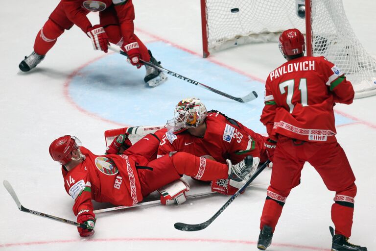 Игровой момент матча группового этапа чемпионата мира по хоккею Белоруссия - Канада