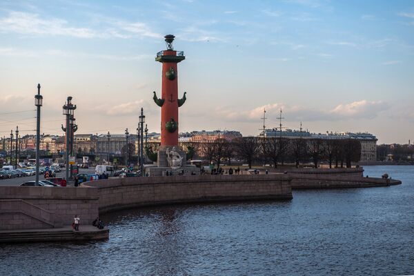 Ростральные колонны на стрелке Васильевского острова в Санкт-Петербурге