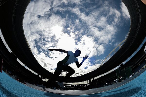 Спортсмен выступает на Иберо-американском чемпионате по легкой атлетике - тестовых соревнованиях к Олимпийским играм в Рио-де-Жанейро