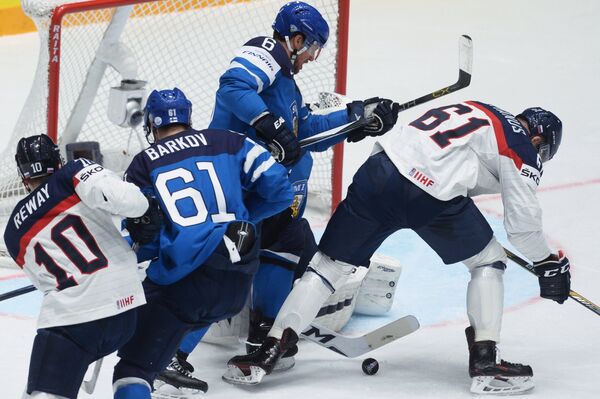 Игровой момент матча Словакия - Финляндия