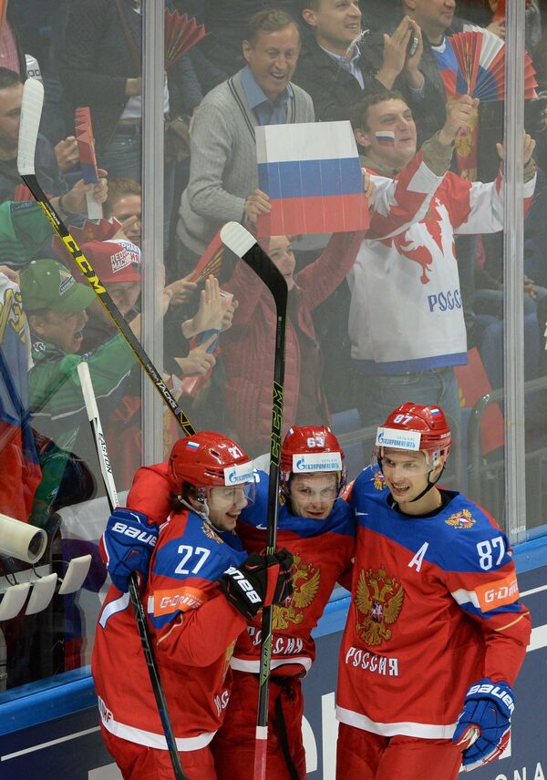 Хоккеисты сборной России Артемий Панарин, Евгений Дадонов и Вадим Шипачев (слева направо)