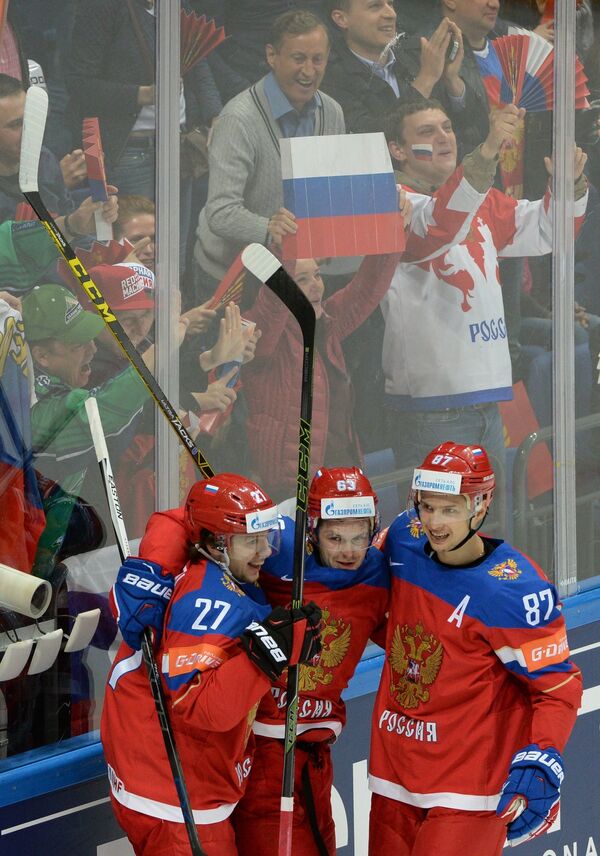Хоккеисты сборной России Артемий Панарин, Евгений Дадонов и Вадим Шипачев (слева направо)