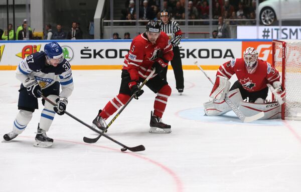 Игровой момент матча Канада - Финляндия