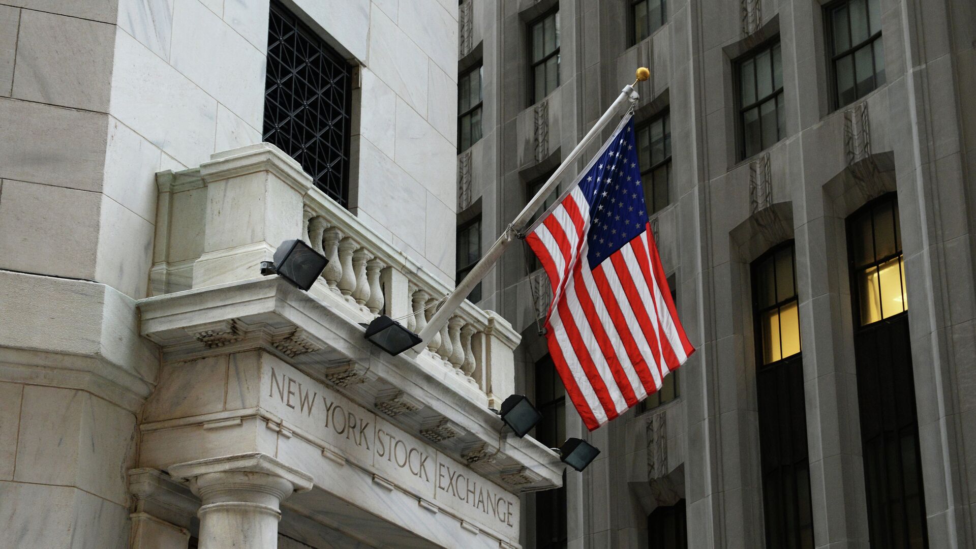 Здание Нью-йоркской фондовой биржи на Уолл-стрит - РИА Новости, 1920, 19.06.2025