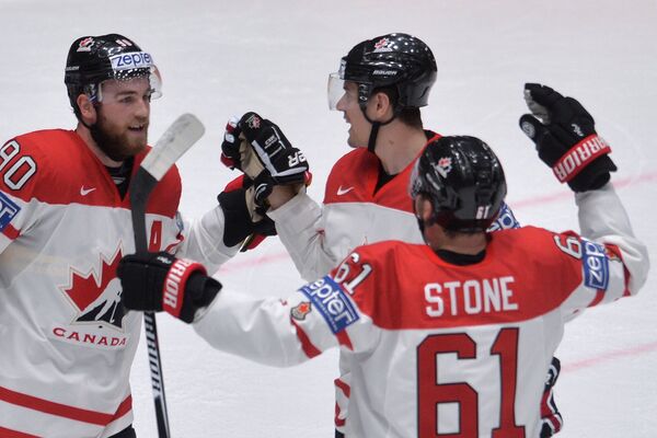 Хоккеисты сборной Канады Райан О'Райлли, Марк Шайфли и Марк Стоун (слева направо)