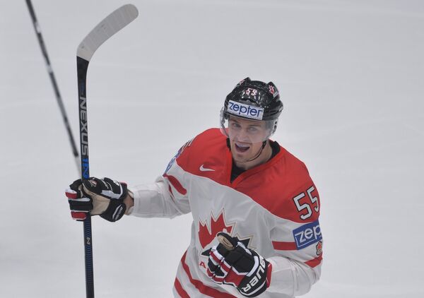 Форвард сборной Канады Марк Шайфли радуется заброшенной шайбе