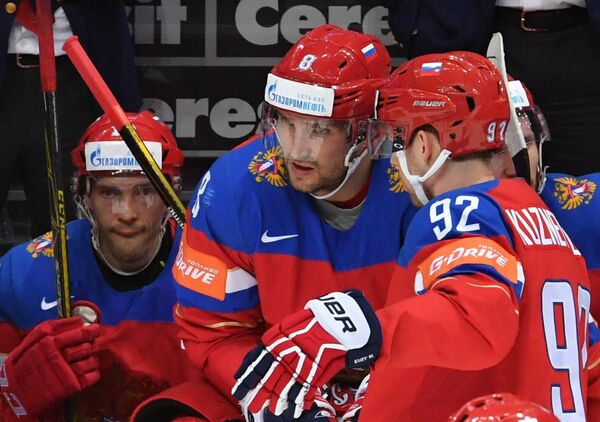 Игроки сборной России Павел дацюк, Александр Овечкин и Евгений Кузнецов (слева направо)