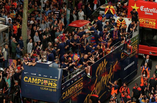Футболисты Барселоны во время празднования победы в чемпионате Испании