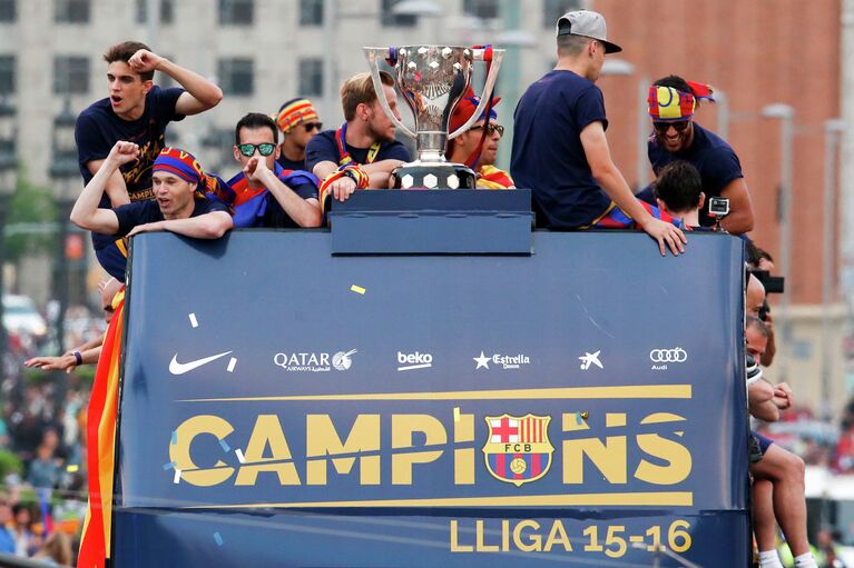 Футболисты Барселоны во время празднования победы в чемпионате Испании
