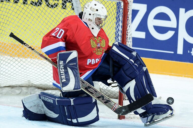 Вратарь сборной России Максим Михайловский Вратарь сборной России Максим Михайловский