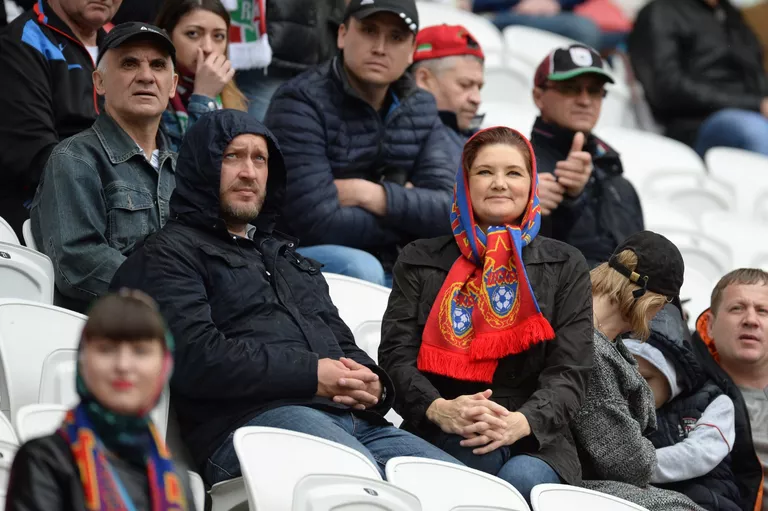 Болельщики ЦСКА перед матчем 30-го тура чемпионата России по футболу Болельщики ЦСКА перед матчем 30-го тура чемпионата России по футболу
