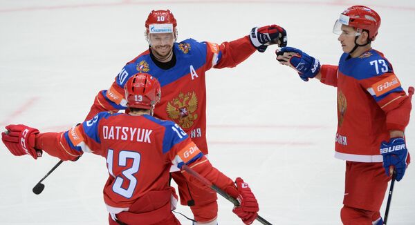 Хоккеисты сборной России Павел Дацюк, Сергей Мозякин и Максим Чудинов (слева направо)