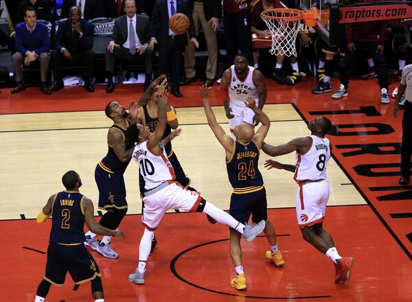 Игровой момент матча НБА Торонто Рэпторс - Кливленд Кавальерс