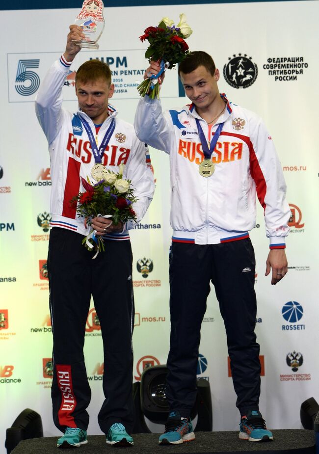 Россияне Илья Фролов (слева) и Олег Наумов