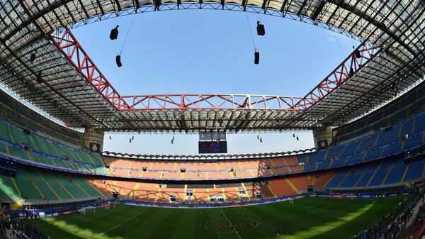 Стадион Сан-Сиро в Милане, на котором состоится финальный матч футбольной Лиги чемпионов УЕФА между мадридскими клубами Атлетико и Реал