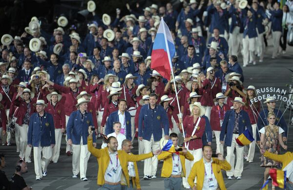 Делегация России во время парада олимпийских сборных на церемонии открытия ХХХ летних Олимпийских игр в Лондоне