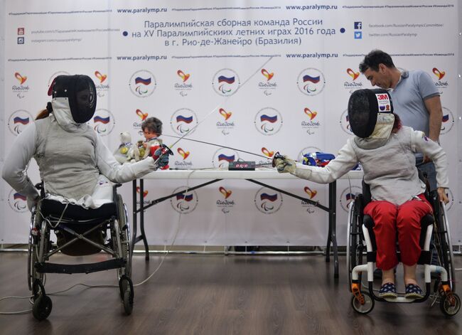 Члены паралимпийской сборной России по фехтованию