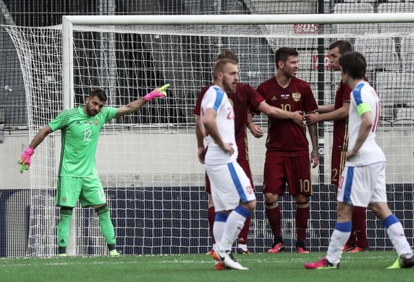 Игровой момент товарищеского матча между сборными командами России и Чехии