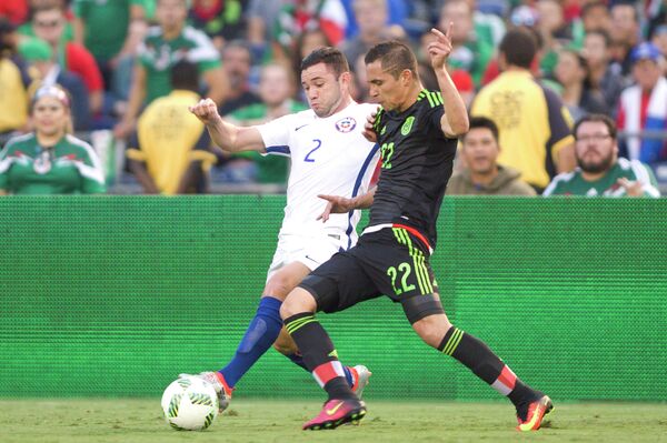 Игровой момент матча Мексика - Чили