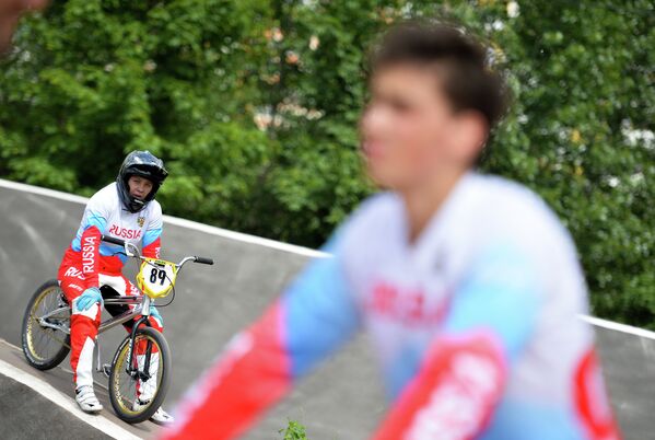 Спортсменка сборной России по велоспорту в дисциплине BMX Ярослава Бондаренко во время тренировки