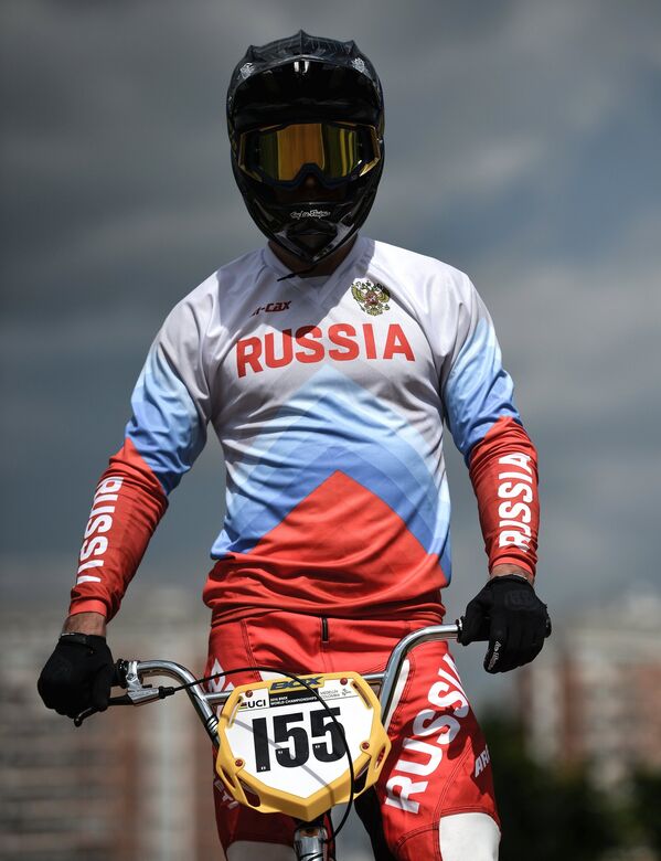 Спортсмен сборной России по велоспорту в дисциплине BMX Евгений Клещенко во время тренировки