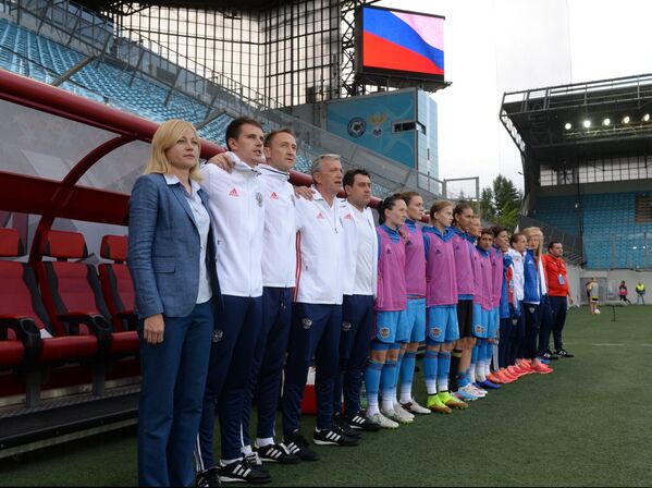 Тренеры и игроки женской сборной России по футболу