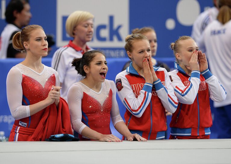 Гимнастки сборной России Ксения Афанасьева, Седа Тутхалян, Дарья Спиридонова и Ангелина Мельникова (слева направо) Гимнастки сборной России Ксения Афанасьева, Седа Тутхалян, Дарья Спиридонова и Ангелина Мельникова (слева направо)