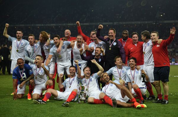 Команда Англии, победившая сборную мира в благотворительном матче