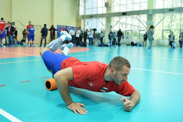 Либеро мужской сборной команды России по волейболу Артем Ермаков