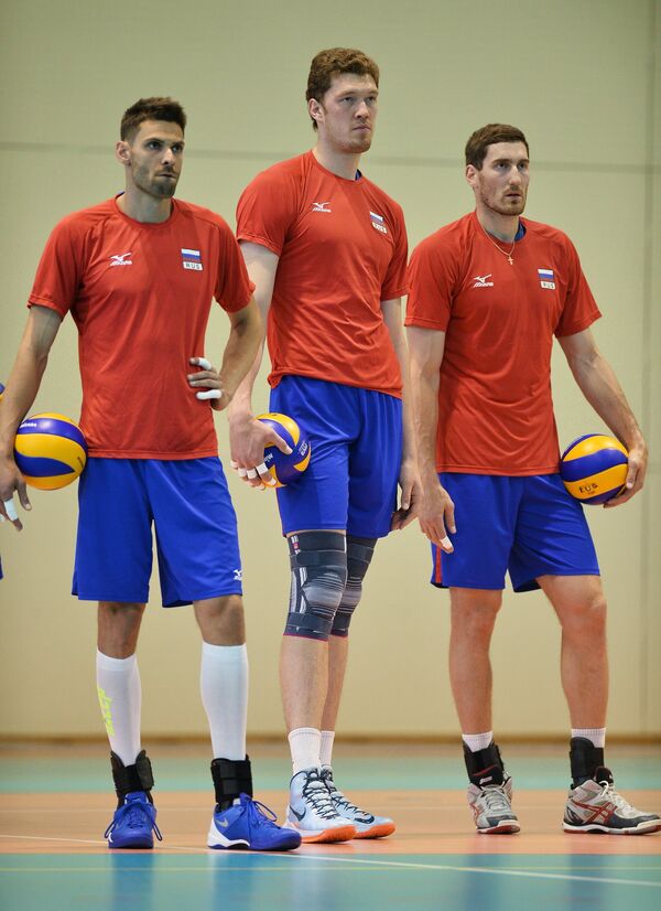 Игроки мужской сборной команды России по волейболу Лукаш Дивиш, Дмитрий Мусэрский и Максим Михайлов (слева направо)