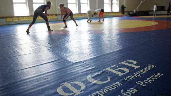 Спортсменки женской сборной РФ по борьбе на тренировке