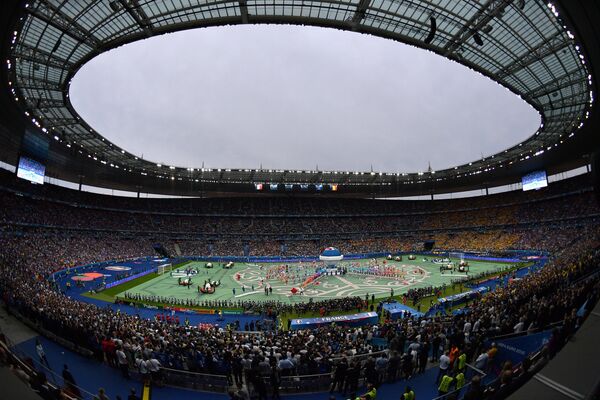 Церемония открытия чемпионата Европы по футболу - 2016 на стадионе Стад де Франс