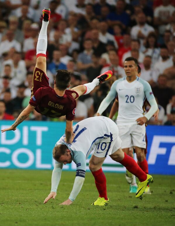 Игровой момент матча Англия - Россия