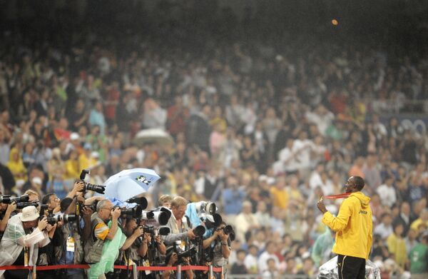 Усэйн Болт на церемонии награждения Олимпийских игр-2008 в Пекине