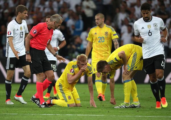 Игровой момент матча группового этапа чемпионата Европы по футболу - 2016 Германия - Украина