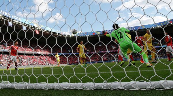 Игровой момент матча группового этапа чемпионата Европы по футболу - 2016 Швейцария - Румыния