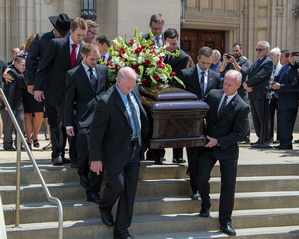 Похороны знаменитого канадского хоккеиста Горди Хоу в Детройте
