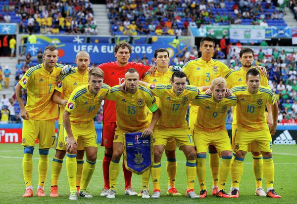 Футболисты сборной Украины перед началом матча
