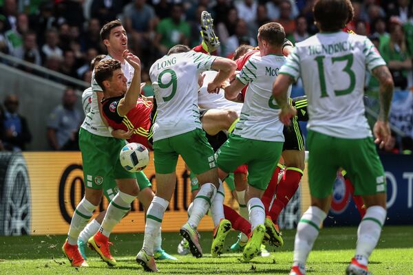 Игровой момент матча группового этапа чемпионата Европы по футболу - 2016 Бельгия - Ирландия