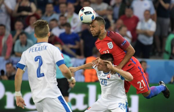Игровой момент матча Словакия - Англия
