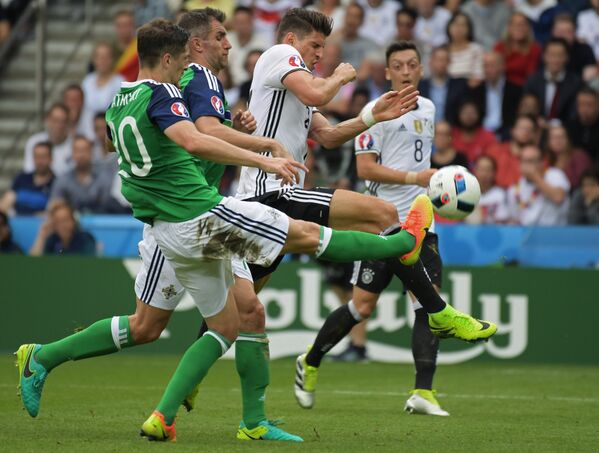 Игровой момент матча Северная Ирландия - Германия
