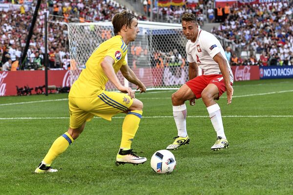 Игровой момент матча Украина - Польша