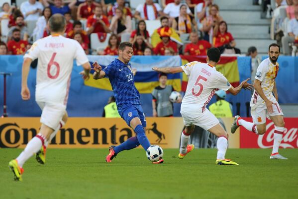 Игровой момент матча Хорватия - Испания