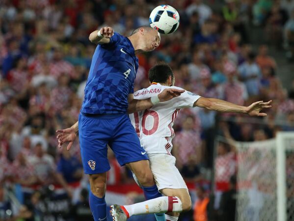 Игровой момент матча Хорватия - Испания