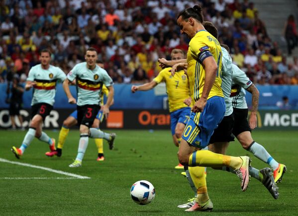 Игровой момент матча Швеция - Бельгия