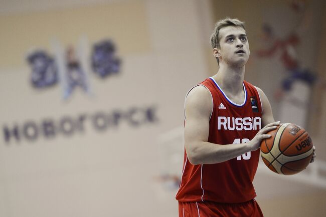 Защитник сборной России по баскетболу Дмитрий Хвостов