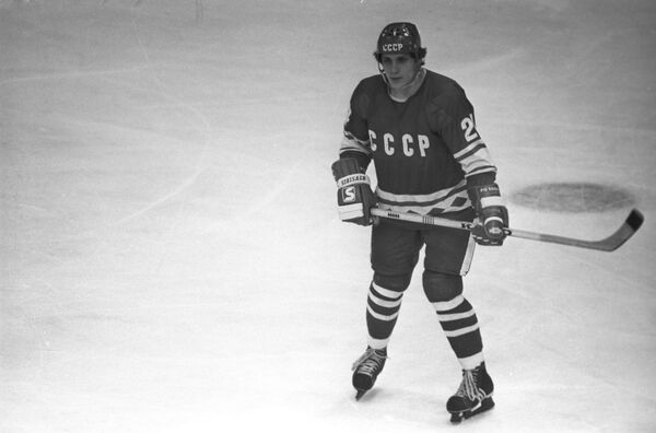 Нападающий советской сборной по хоккею с шайбой Сергей Макаров