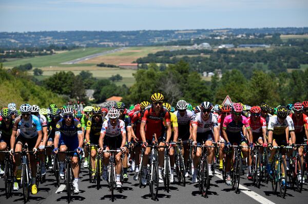 Велогонщики на этапе Тур де Франс